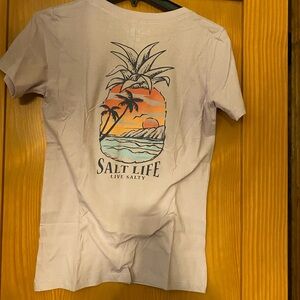 🚚Salt Life Women’s  Live Salty Lilac Pineapple Fitted V-Neck T-Shirt NWT